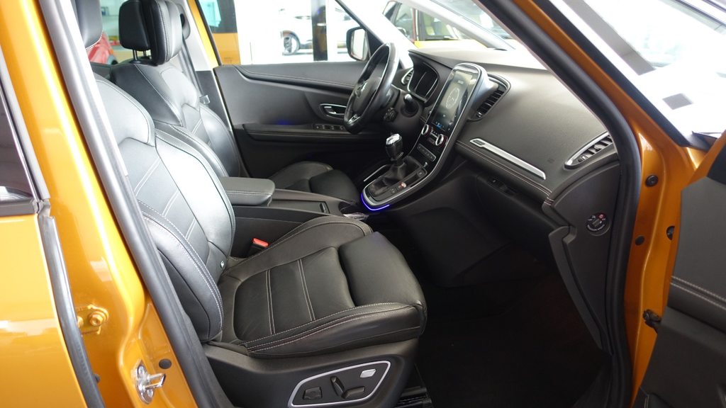 RENAULT Scénic 1.6 dCi Bose, Diesel, Second hand / Used, Manual - 6