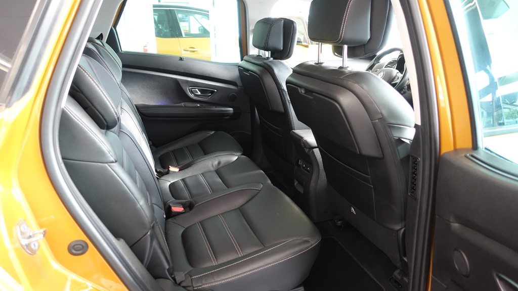 RENAULT Scénic 1.6 dCi Bose, Diesel, Second hand / Used, Manual - 7