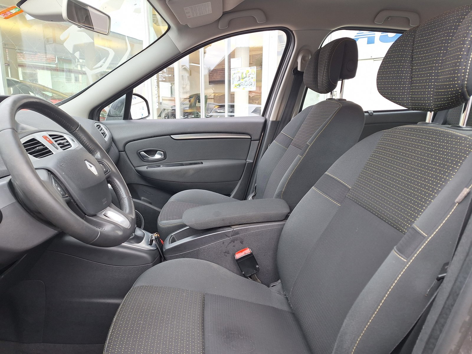 RENAULT Scénic 2.0 16V Dynam., Benzin, Occasion / Gebraucht, Automatik - 3