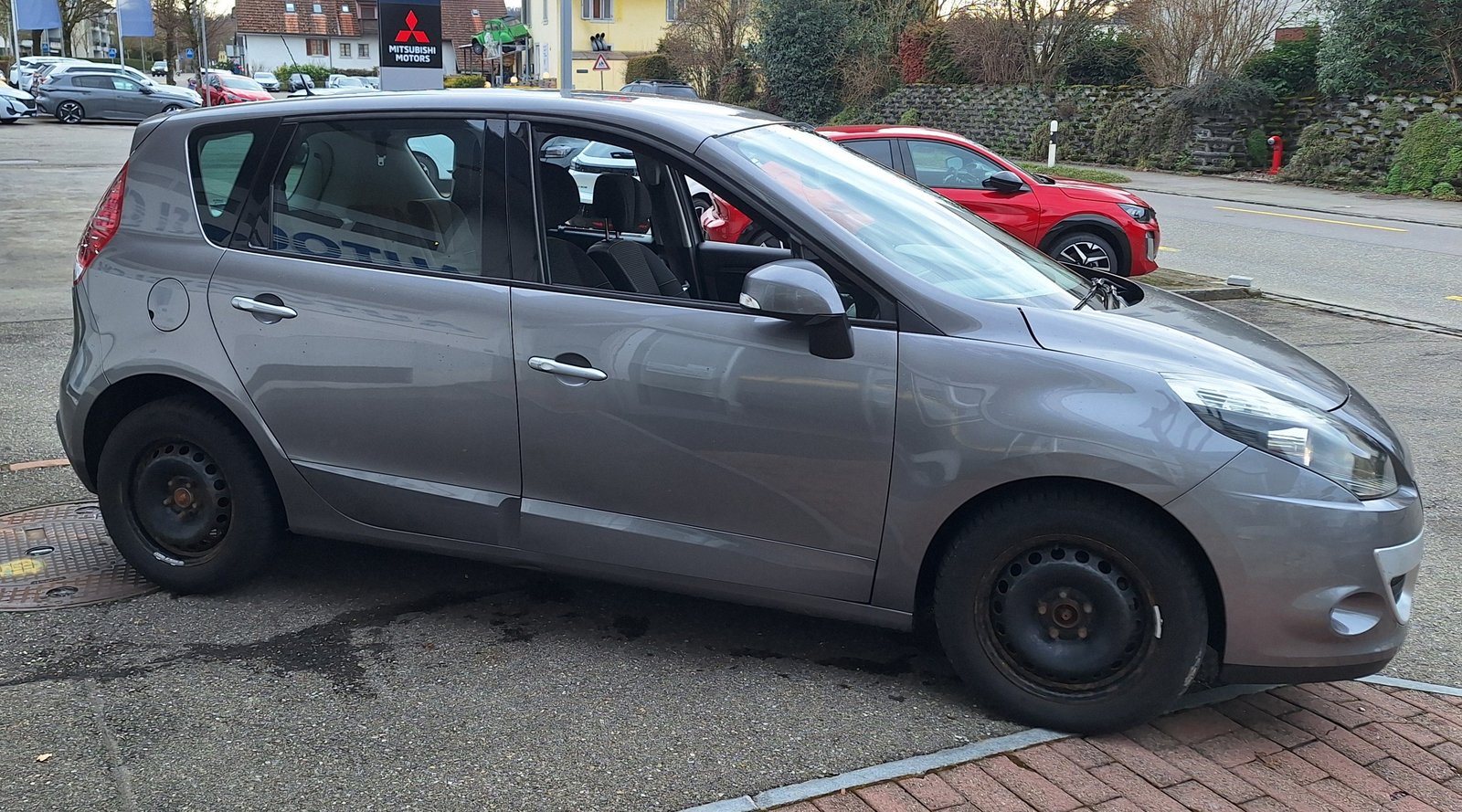 RENAULT Scénic 2.0 16V Dynam., Benzin, Occasion / Gebraucht, Automatik - 7