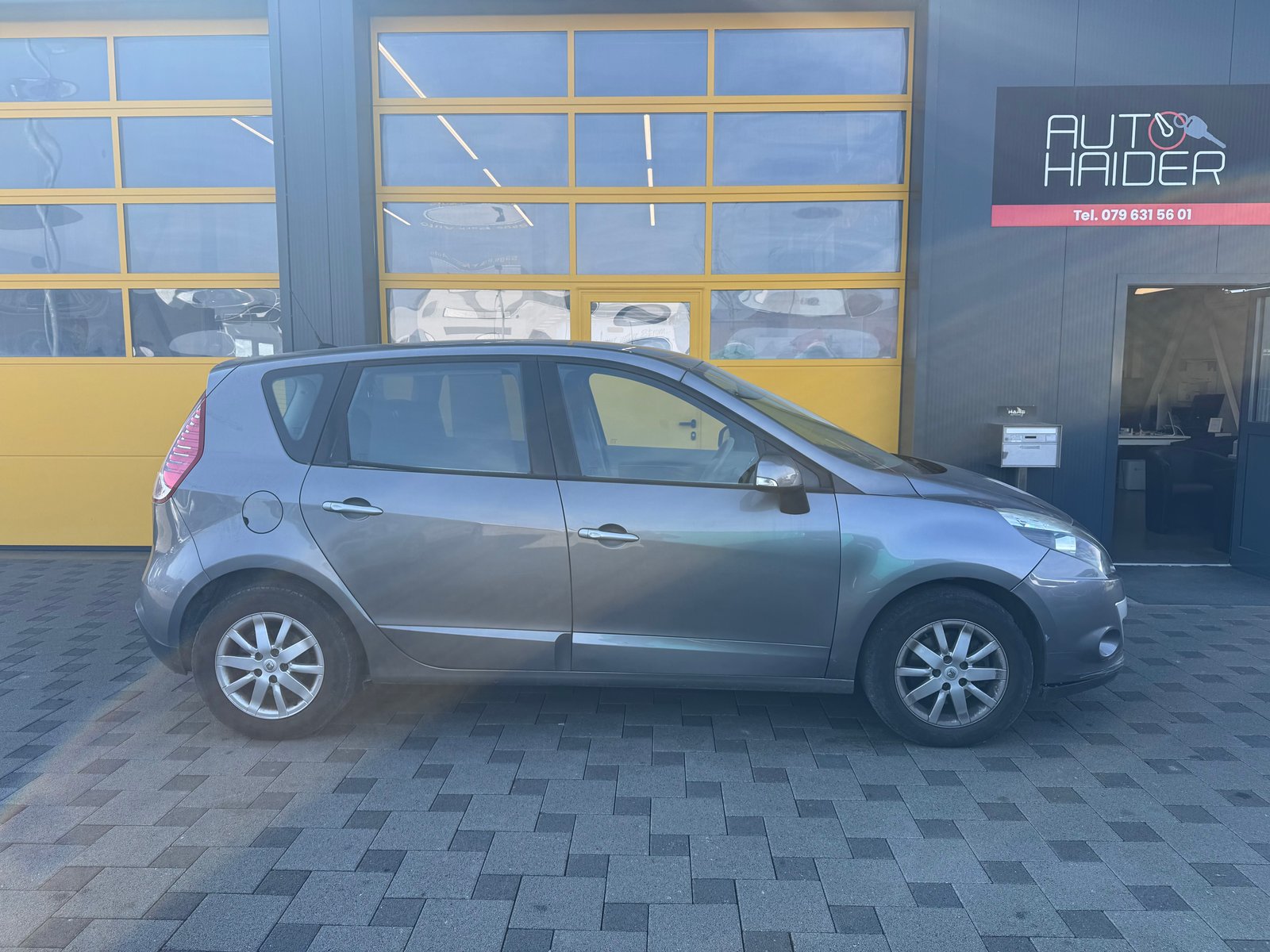 RENAULT Scénic 2.0 16V Dynamique X-Tronic CVT, Essence, Occasion / Utilisé, Automatique - 5