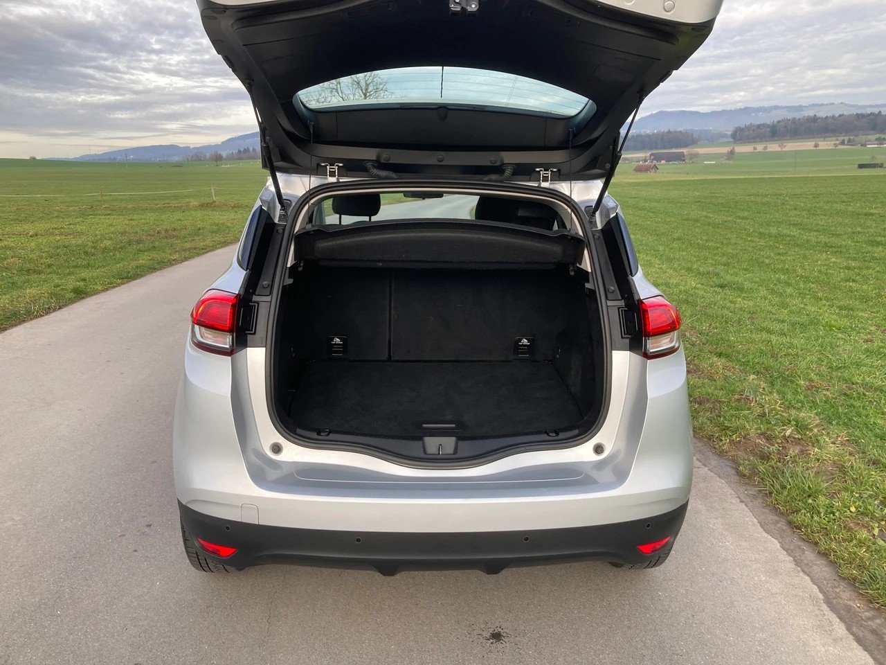 RENAULT Scénic 1.8 dCi Zen, Diesel, Occasion / Gebraucht, Handschaltung - 5