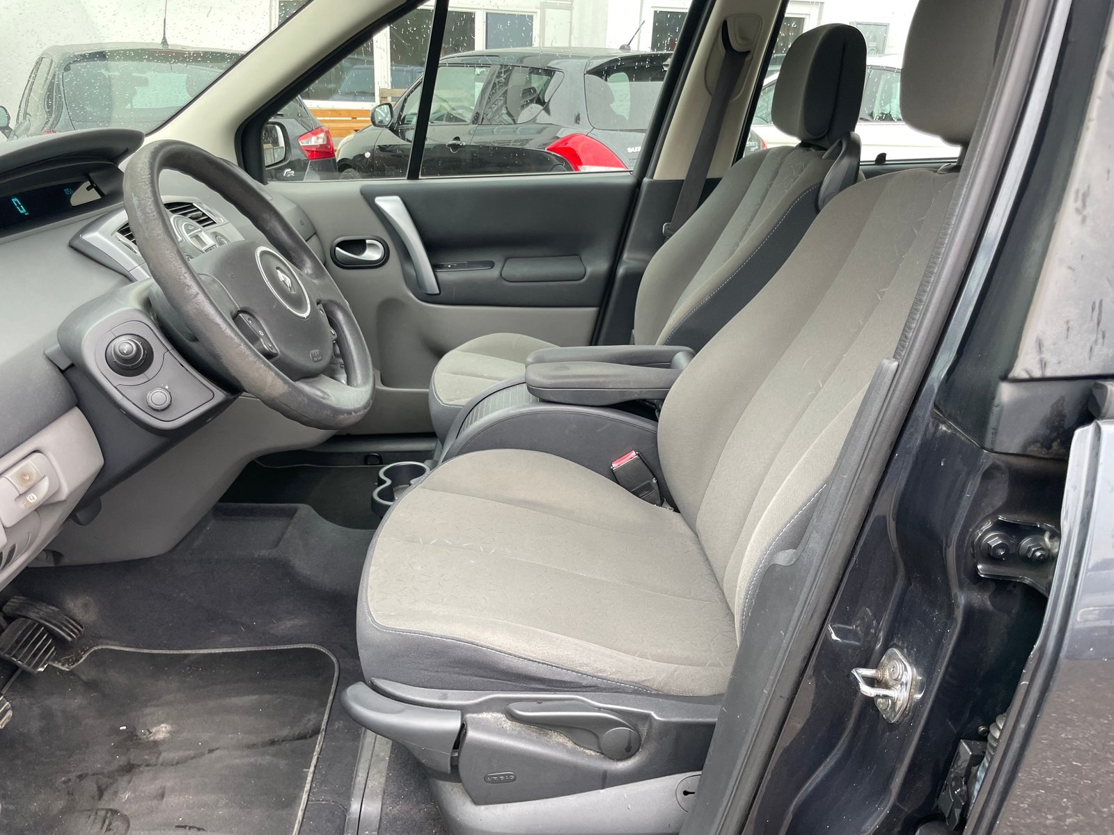 RENAULT Scénic 2.0 16V Dynamique, Essence, Occasion / Utilisé, Manuelle - 6
