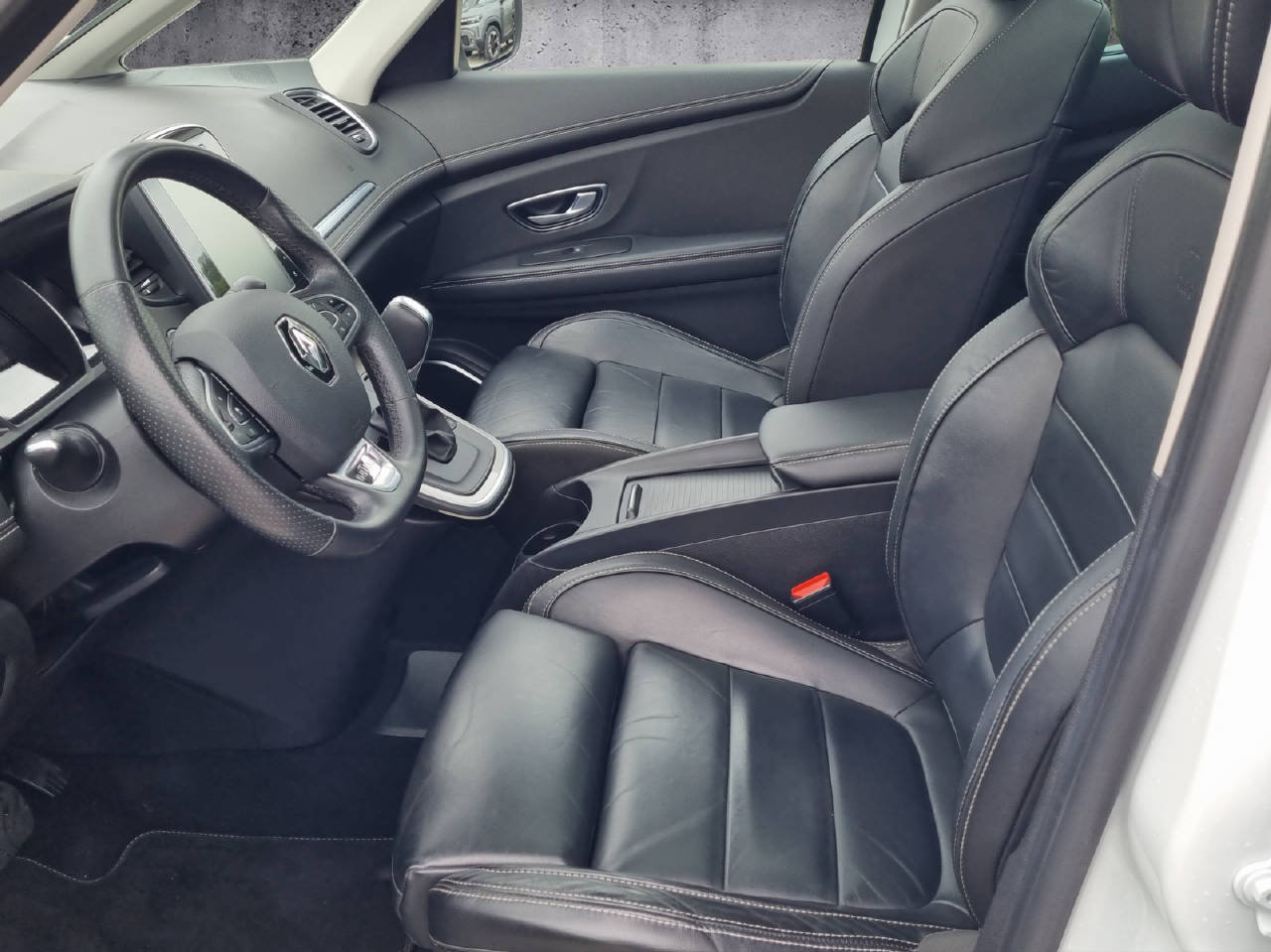 RENAULT Scénic 1.3 TCe 160 Initiale EDC, Essence, Occasion / Utilisé, Automatique - 5