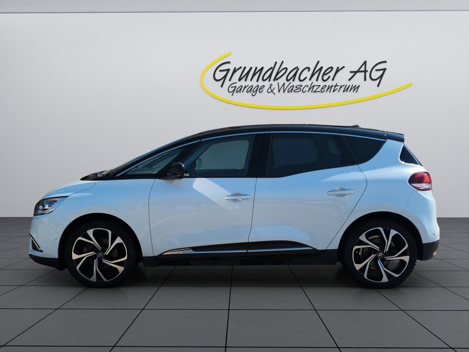 RENAULT Scénic 1.3 TCe 160 Intens Adva, Petrol, Second hand / Used, Automatic - 4