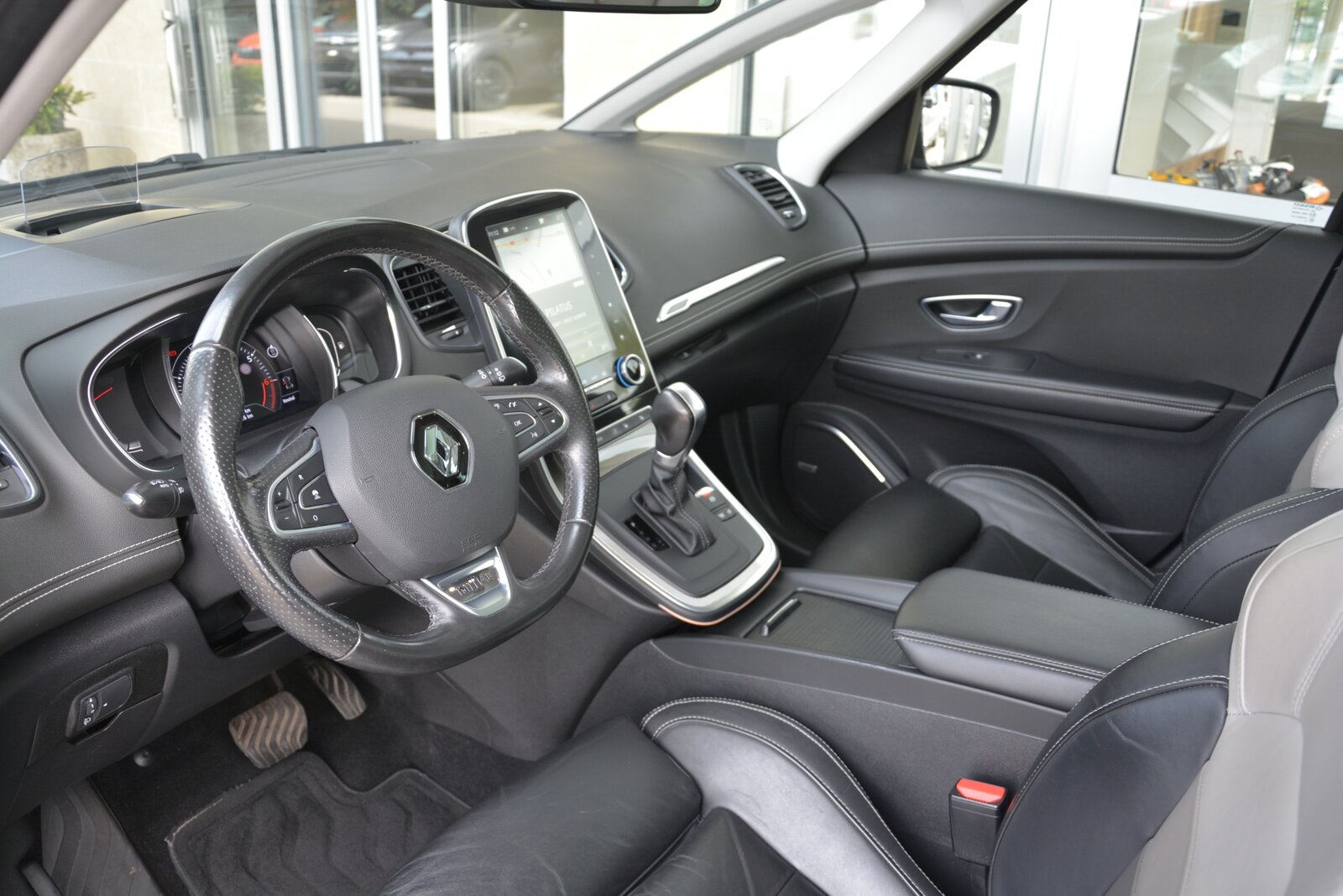 RENAULT Scenic 1.3 TCe 160 Initiale EDC, Petrol, Second hand / Used, Automatic - 5
