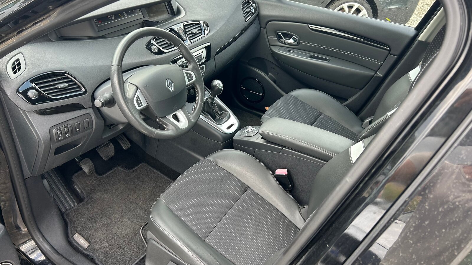 RENAULT Scénic 1.4 16V Turbo Bose, Benzin, Occasion / Gebraucht, Handschaltung - 2