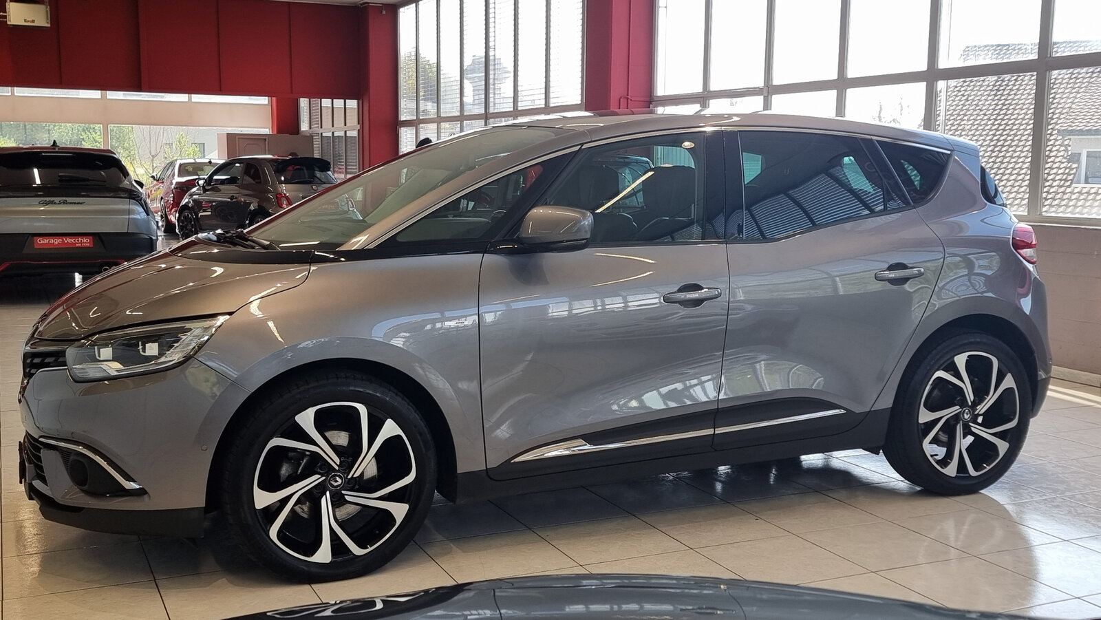RENAULT Scénic 1.6 dCi Bose, Diesel, Occasion / Utilisé, Manuelle - 2