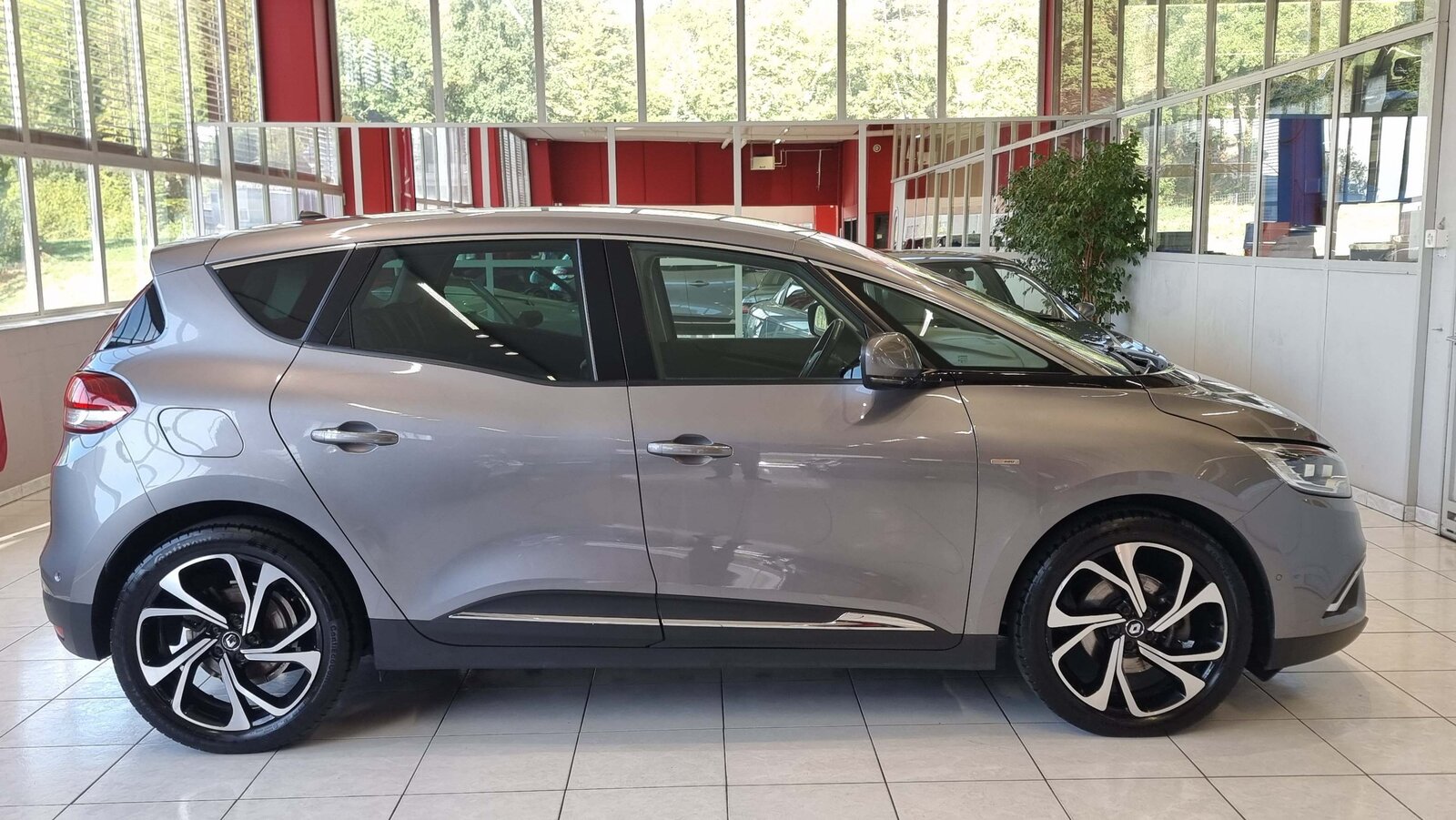 RENAULT Scénic 1.6 dCi Bose, Diesel, Occasion / Utilisé, Manuelle - 6