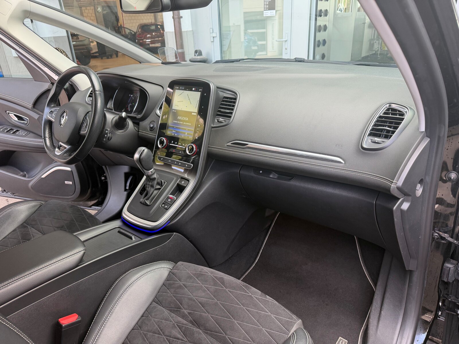RENAULT Scénic 1.3 16V Turbo Black Edition EDC, Essence, Occasion / Utilisé, Automatique - 6