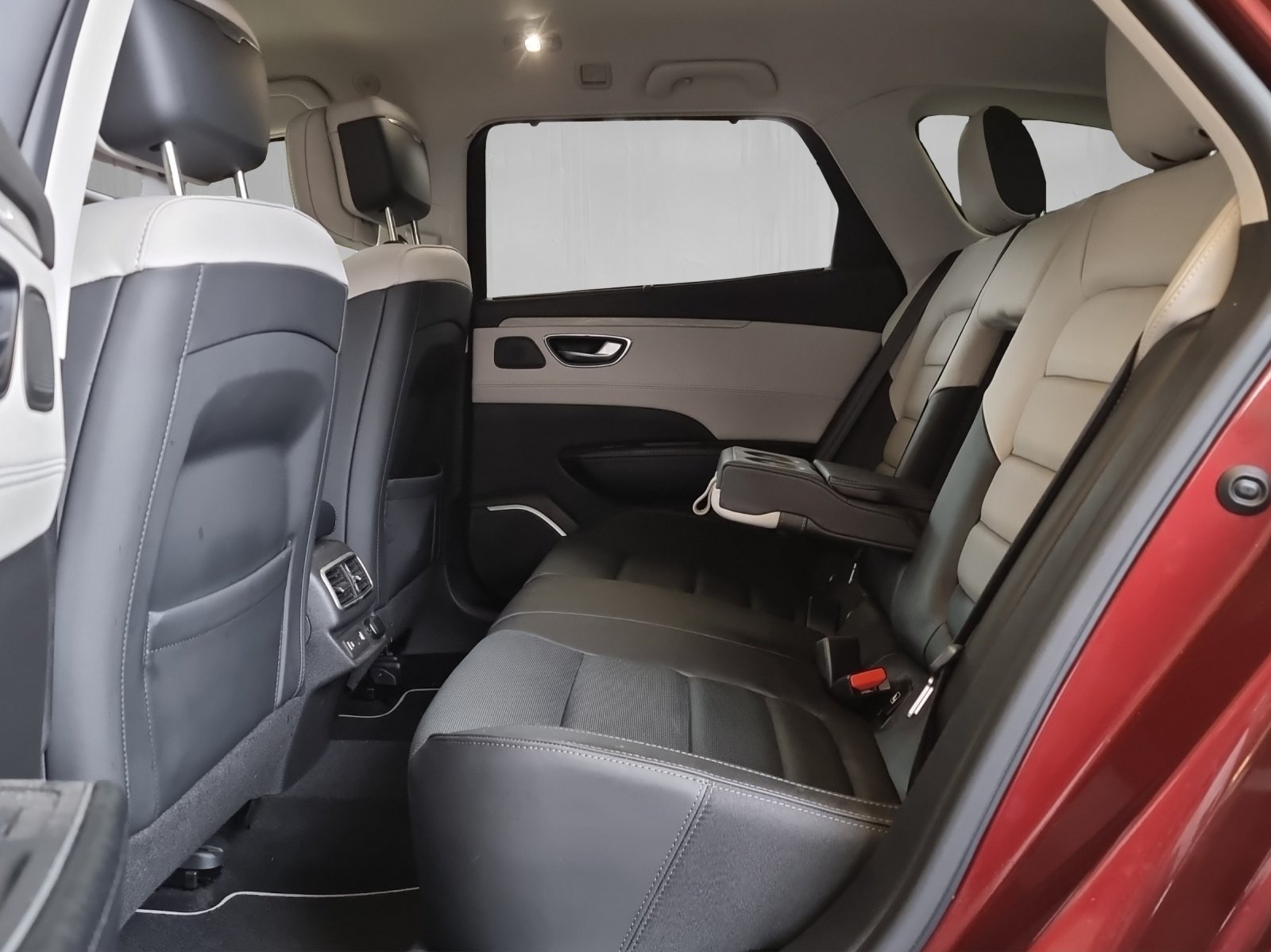 RENAULT Talisman Grandtour 1.8 TCe Initiale, Essence, Occasion / Utilisé, Automatique - 7