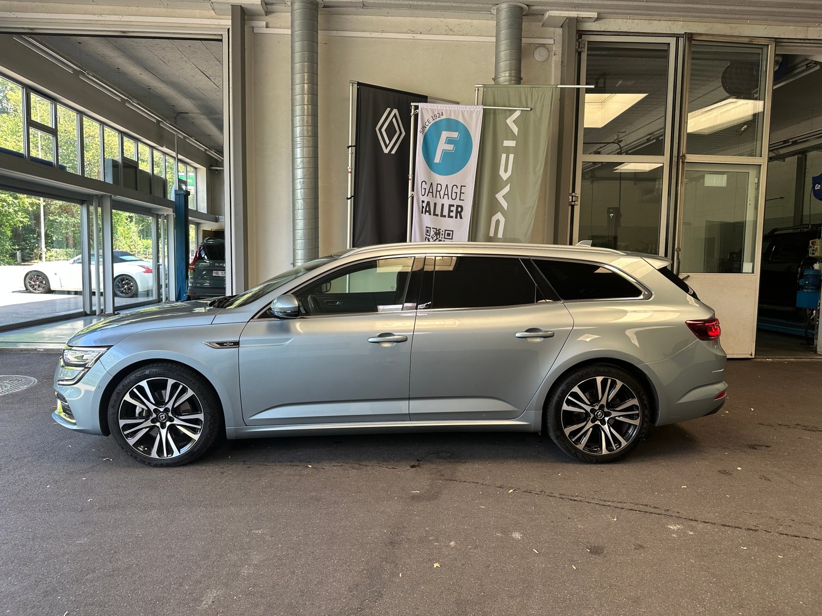 RENAULT Talisman Grandtour 1.8 TCe Initiale Paris, Essence, Occasion / Utilisé, Automatique - 2