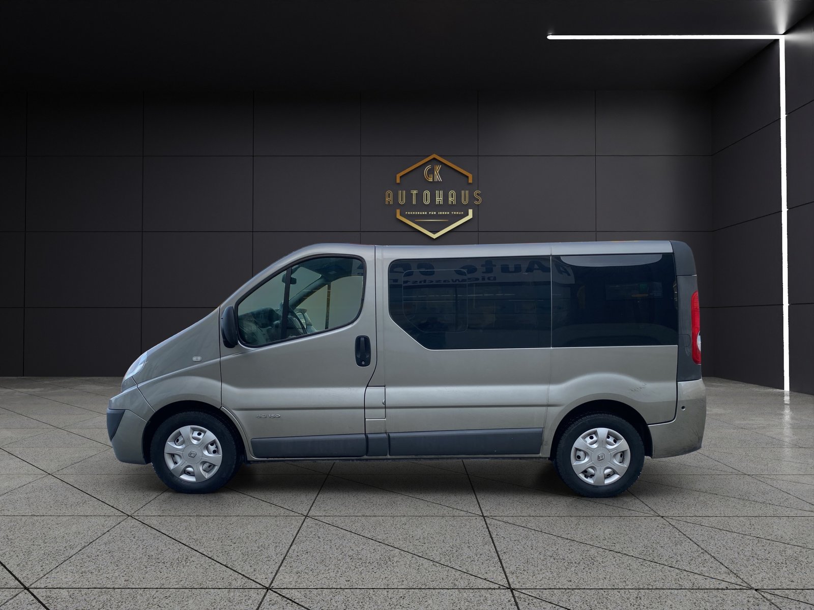 RENAULT Trafic 2.5dCi L1H1 Passenger Expression, Diesel, Occasion / Utilisé, Automatique - 2