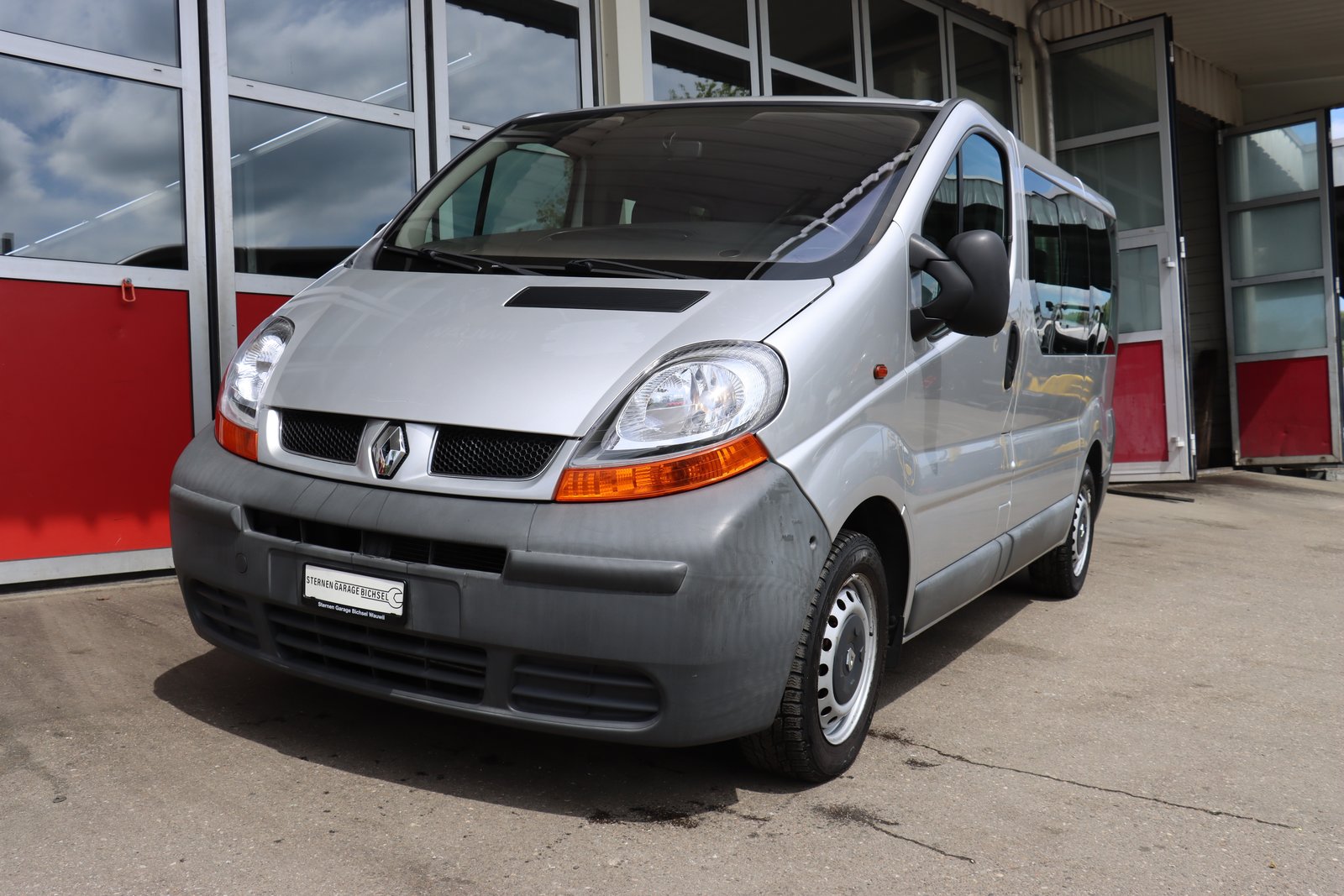 RENAULT Trafic 2.0 16V 2.7t, Petrol, Second hand / Used, Manual - 2