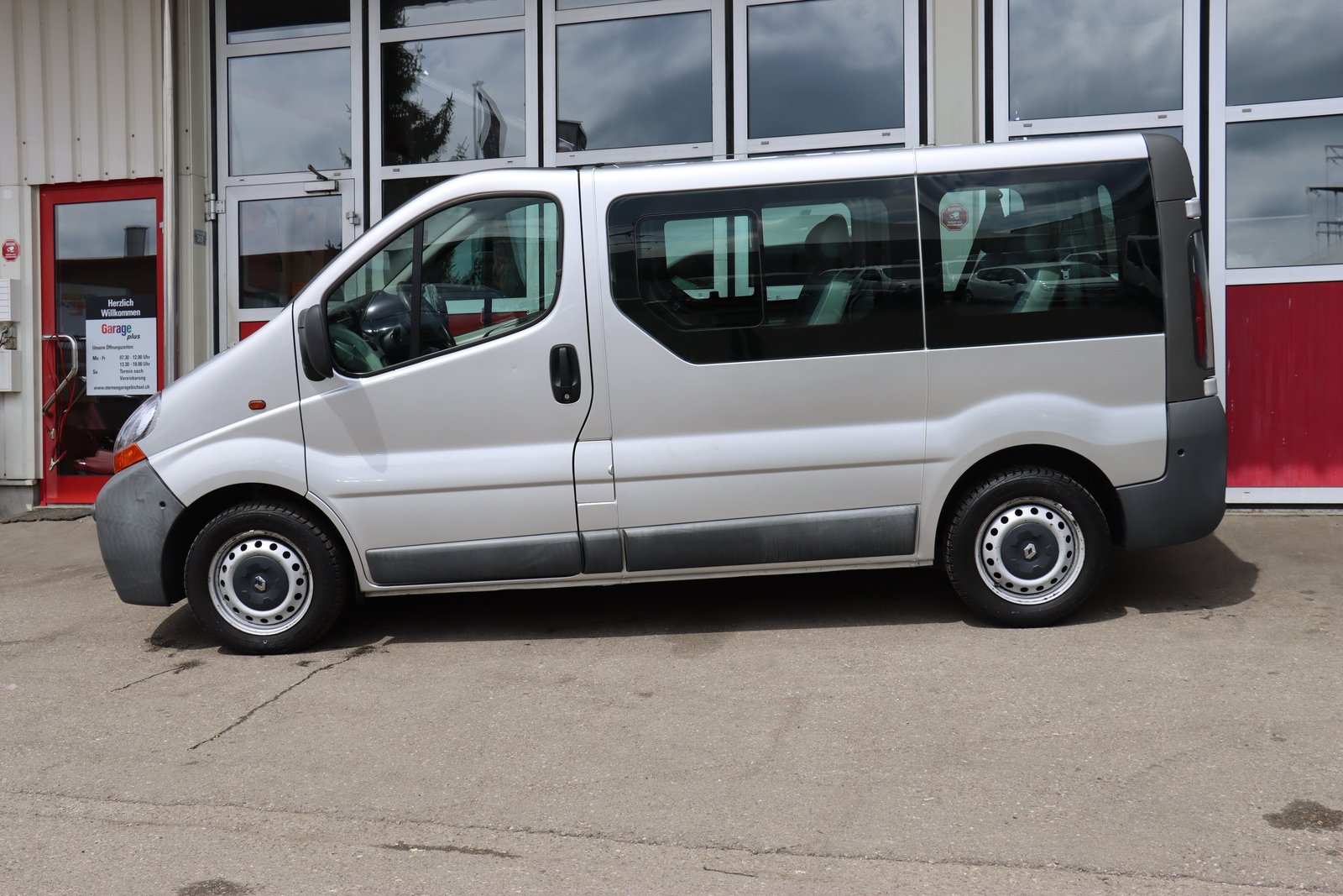 RENAULT Trafic 2.0 16V 2.7t, Petrol, Second hand / Used, Manual - 6