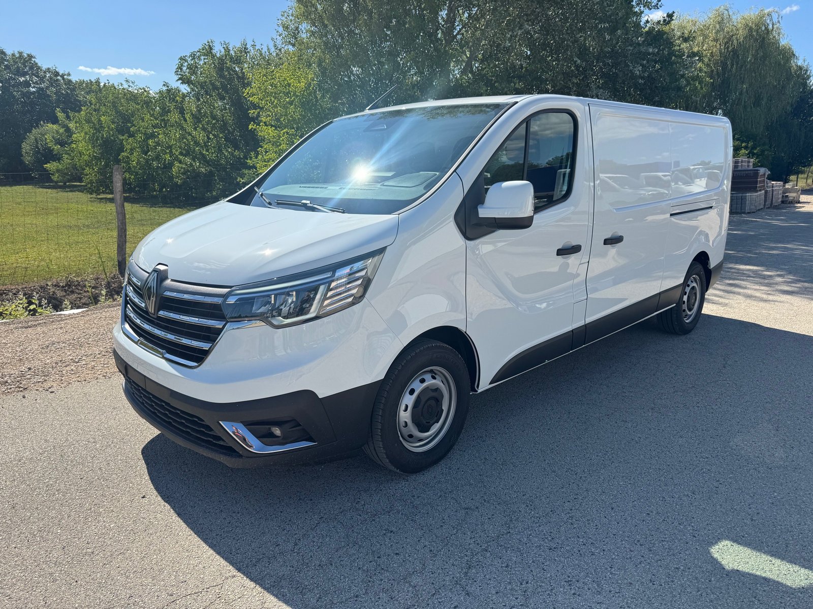 RENAULT L2H1 mit 2 x Schiebetüre Links und Rechts und Navigation un