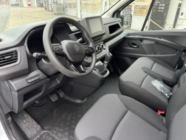 RENAULT Trafic EV52 22kW L2H1, Electric, New car, Automatic - 5