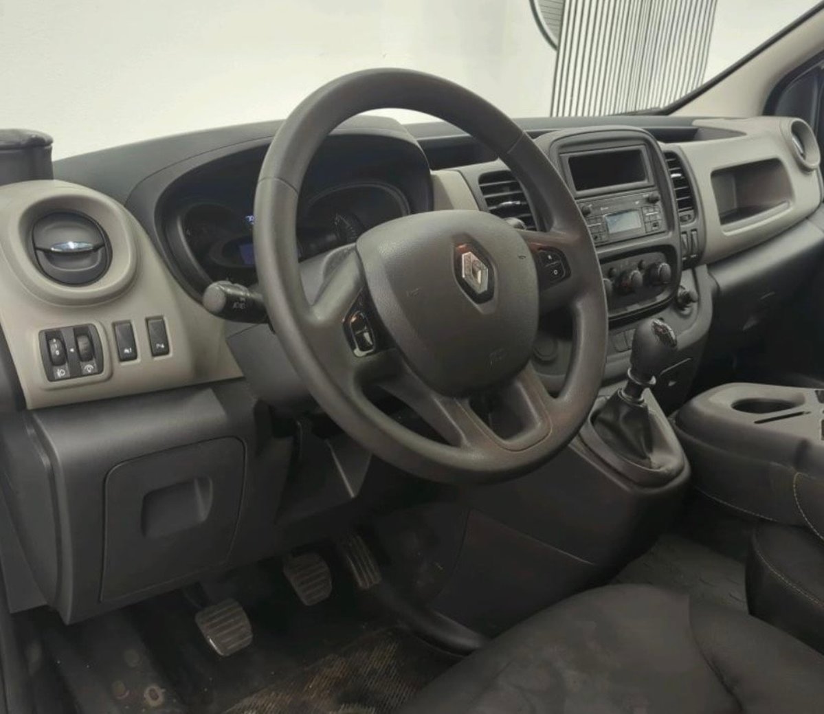 RENAULT Trafic 1.6 ENERGY TwinT. dCi125 2.9t Busin. L1H1, Diesel, Second hand / Used, Manual - 4