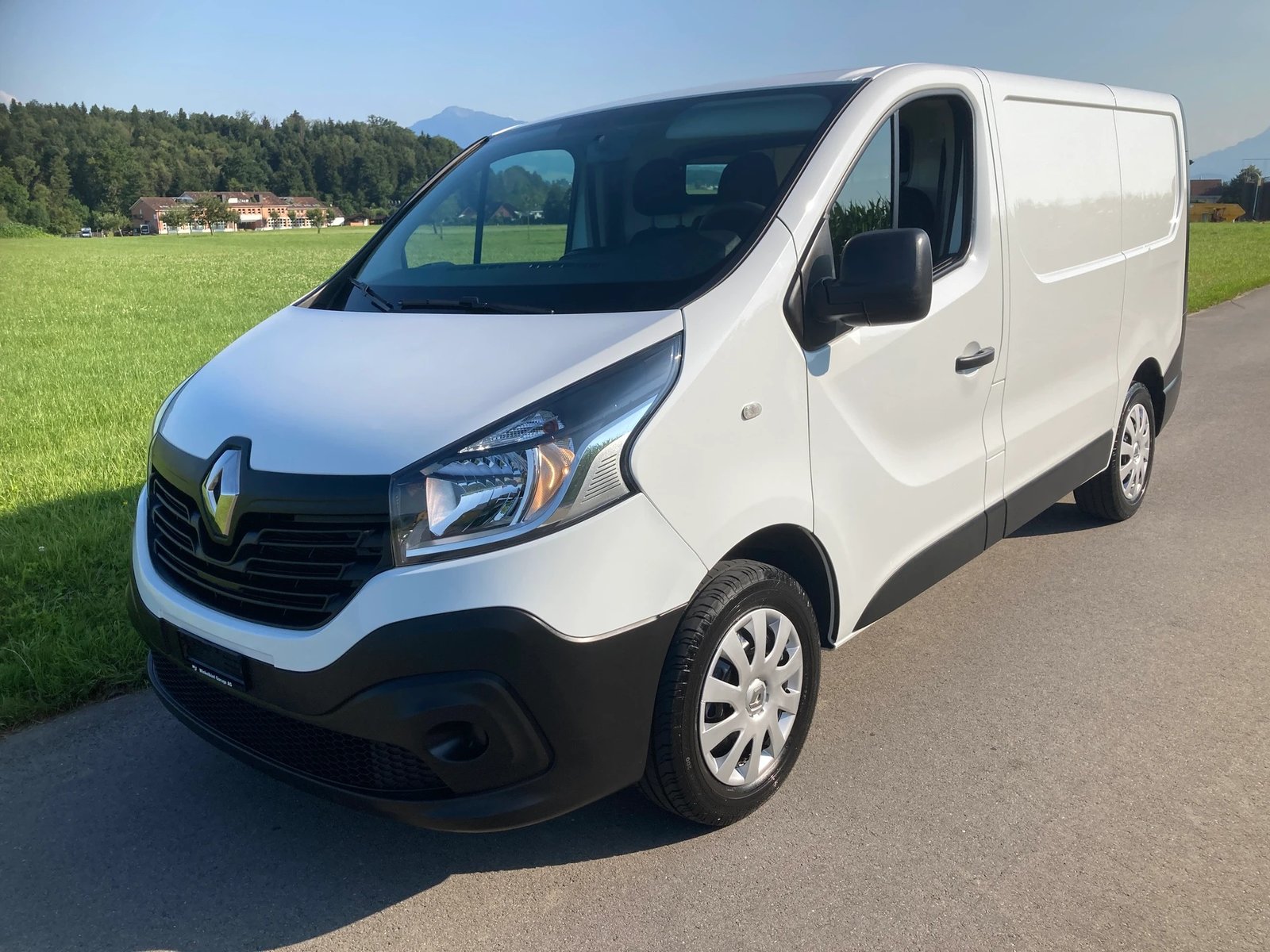 RENAULT Trafic 1.6 dCi 120 2.9t Business L1H1 mit Anhängerkupplung