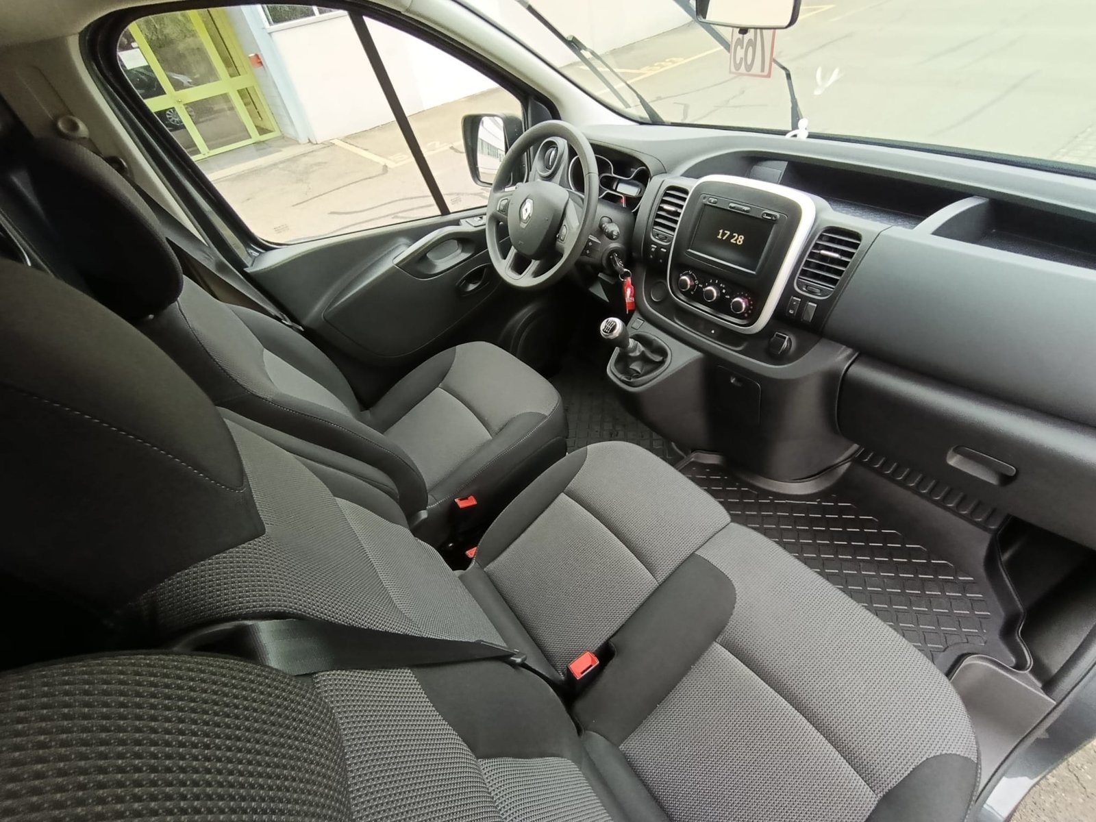 RENAULT Trafic dCi145, Diesel, Occasion / Utilisé, Manuelle - 2