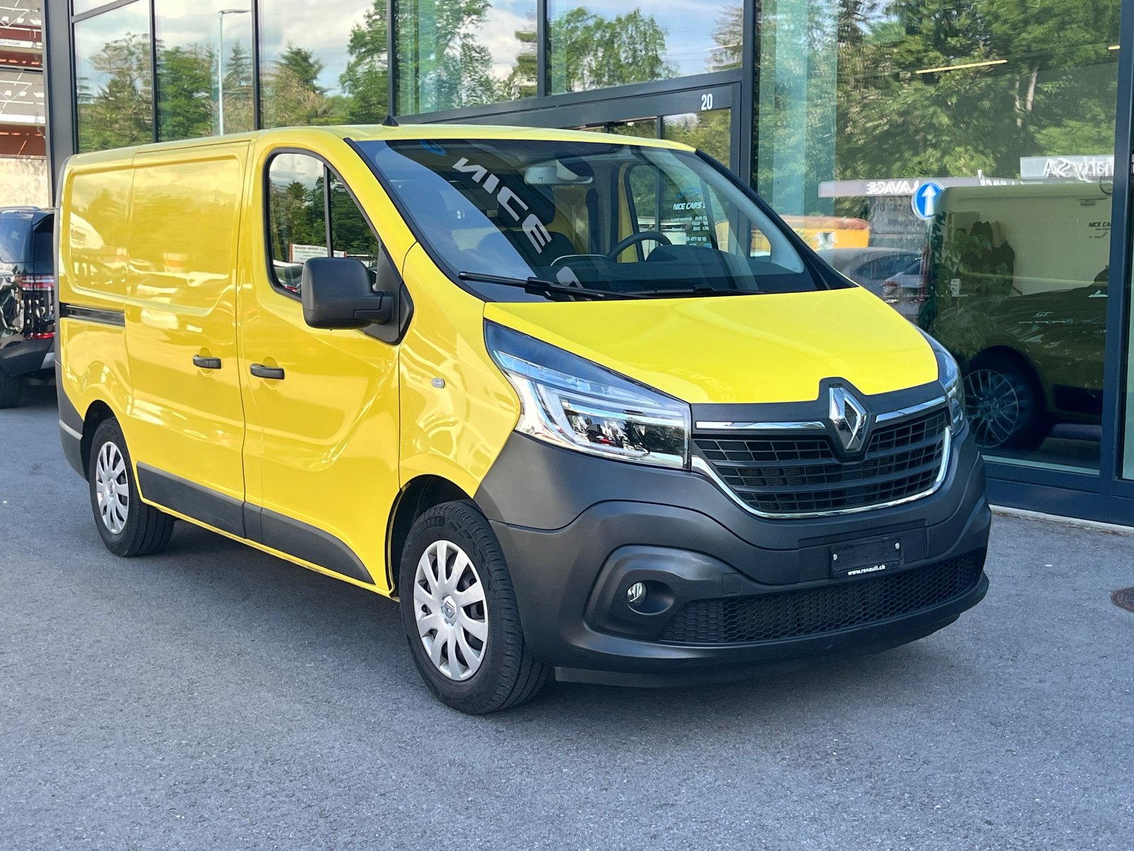 RENAULT Trafic 2.0 ENERGY dCi145 3.0t Business L1H1, Diesel, Second hand / Used, Manual - 4