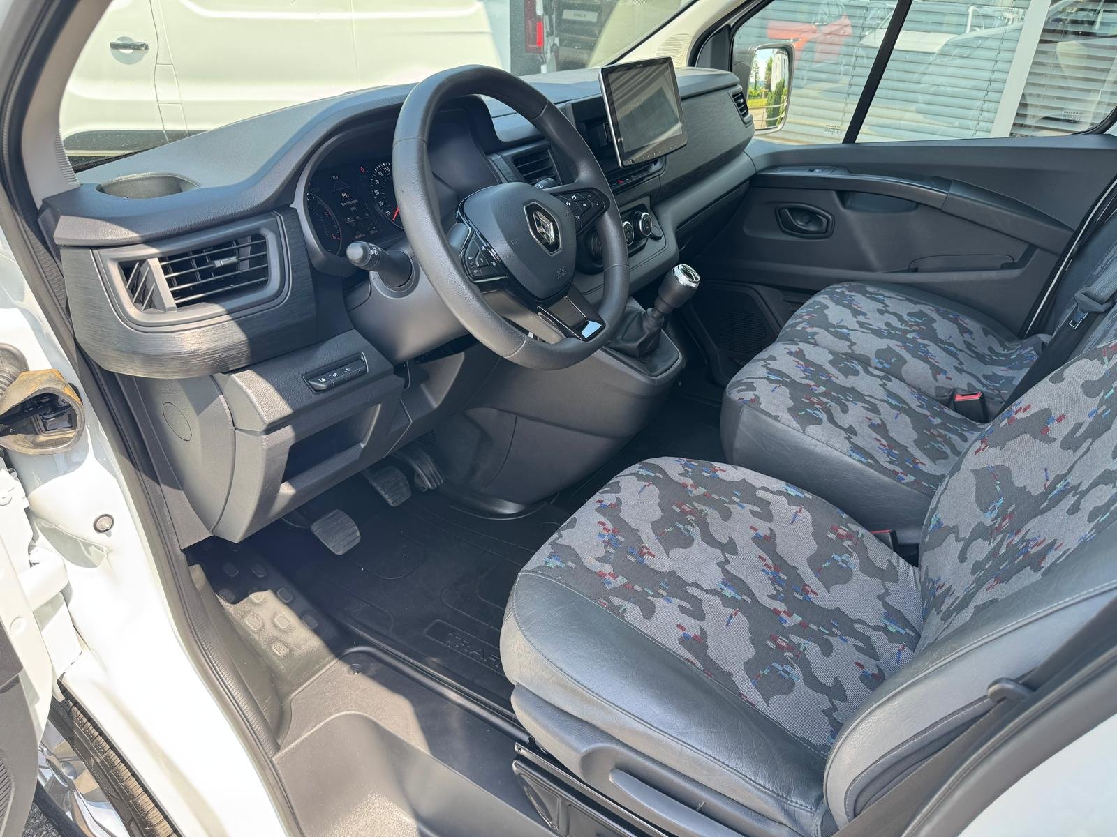 RENAULT Trafic 150 Adv.L2H2 EN, Diesel, Occasion / Gebraucht, Handschaltung - 2
