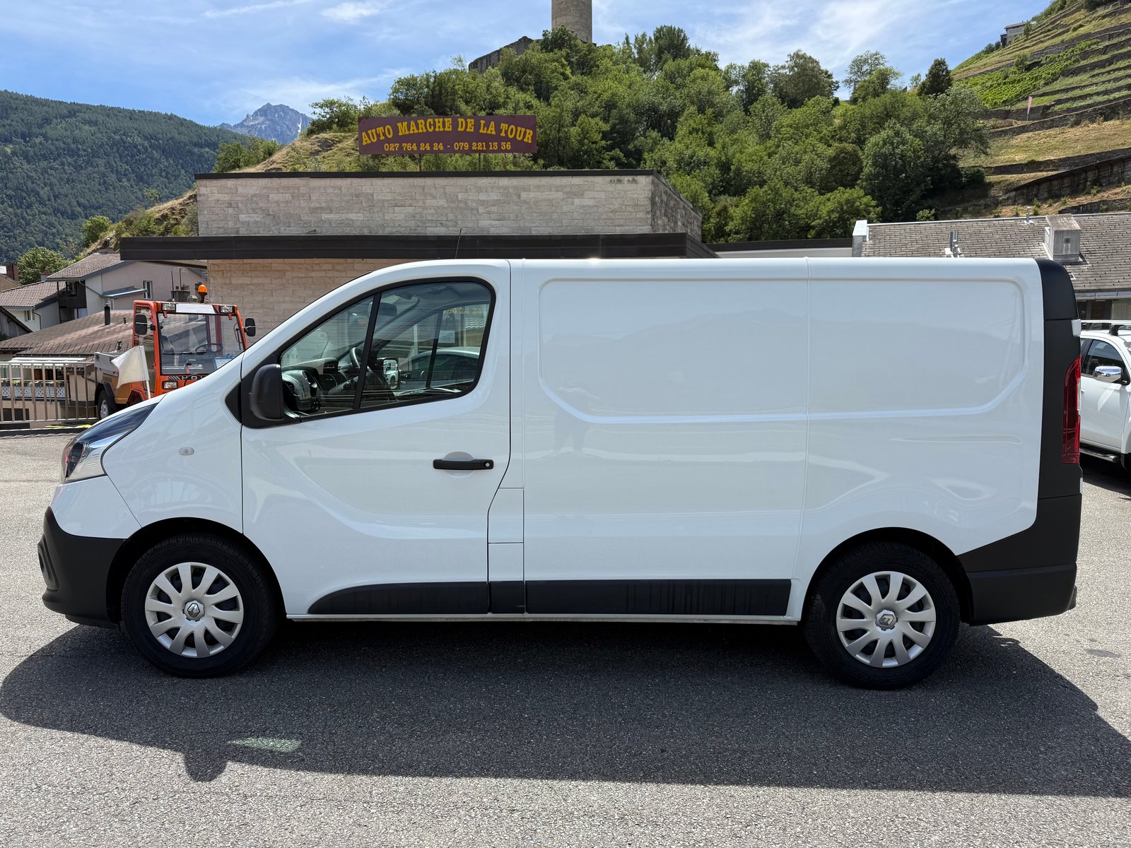 RENAULT Trafic 2.0 ENERGY dCi145 3.0t Business L1H1 A, Diesel, Second hand / Used, Automatic - 2