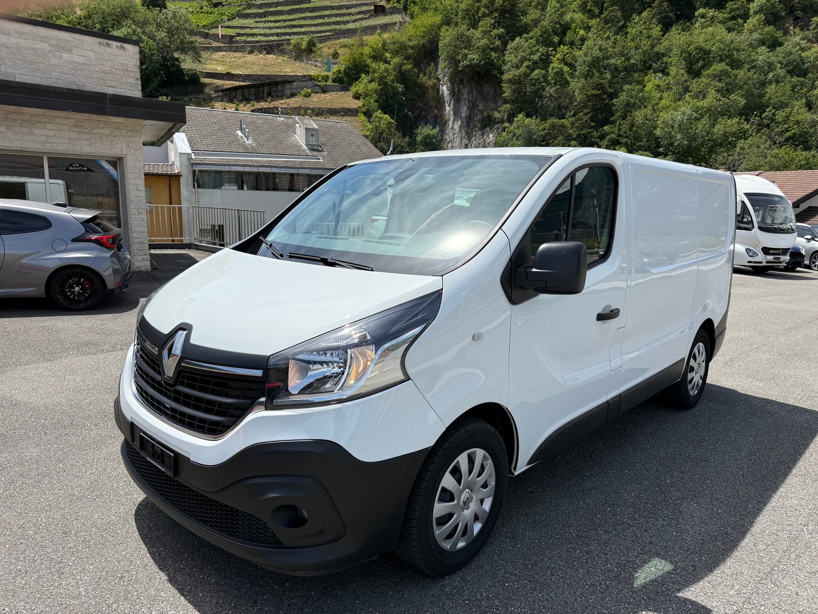 RENAULT Trafic 2.0 ENERGY dCi145 3.0t Business L1H1 A, Diesel, Second hand / Used, Automatic - 3