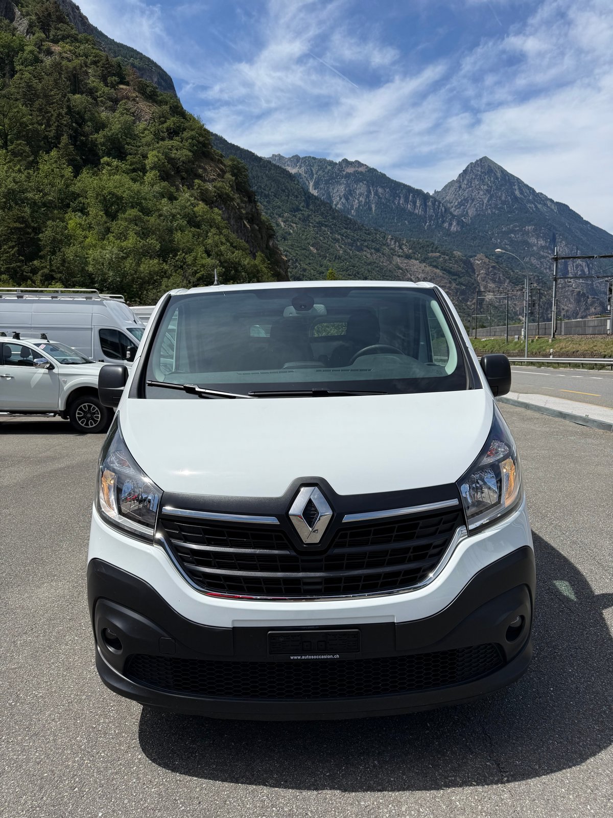 RENAULT Trafic 2.0 ENERGY dCi145 3.0t Business L1H1 A, Diesel, Second hand / Used, Automatic - 4