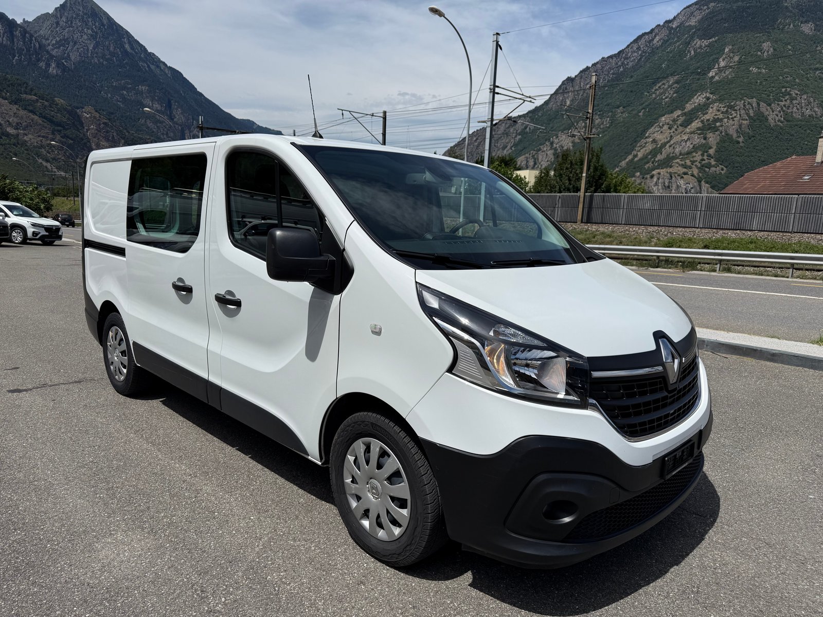 RENAULT Trafic 2.0 ENERGY dCi145 3.0t Business L1H1 A, Diesel, Second hand / Used, Automatic - 5