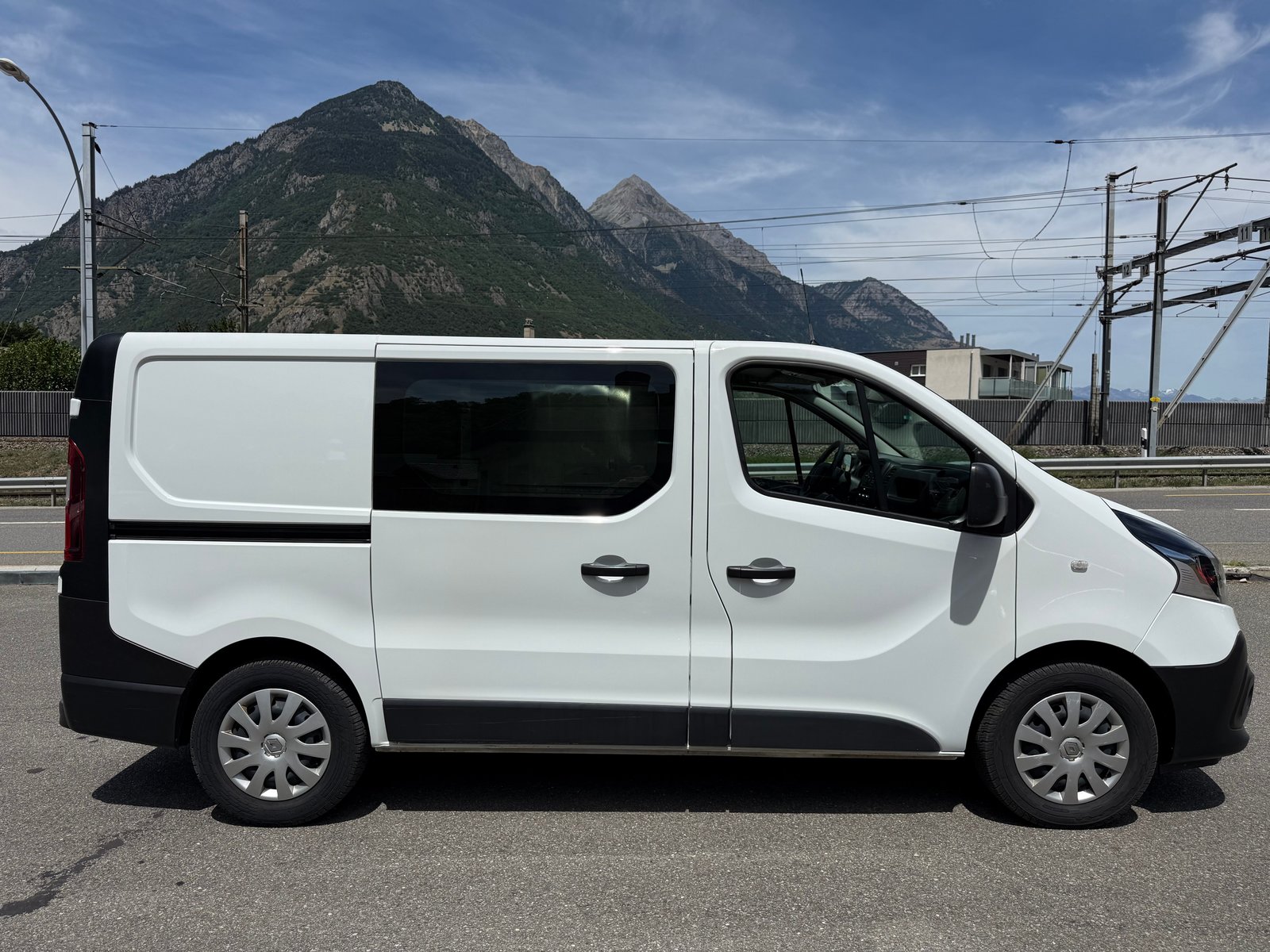 RENAULT Trafic 2.0 ENERGY dCi145 3.0t Business L1H1 A, Diesel, Second hand / Used, Automatic - 6