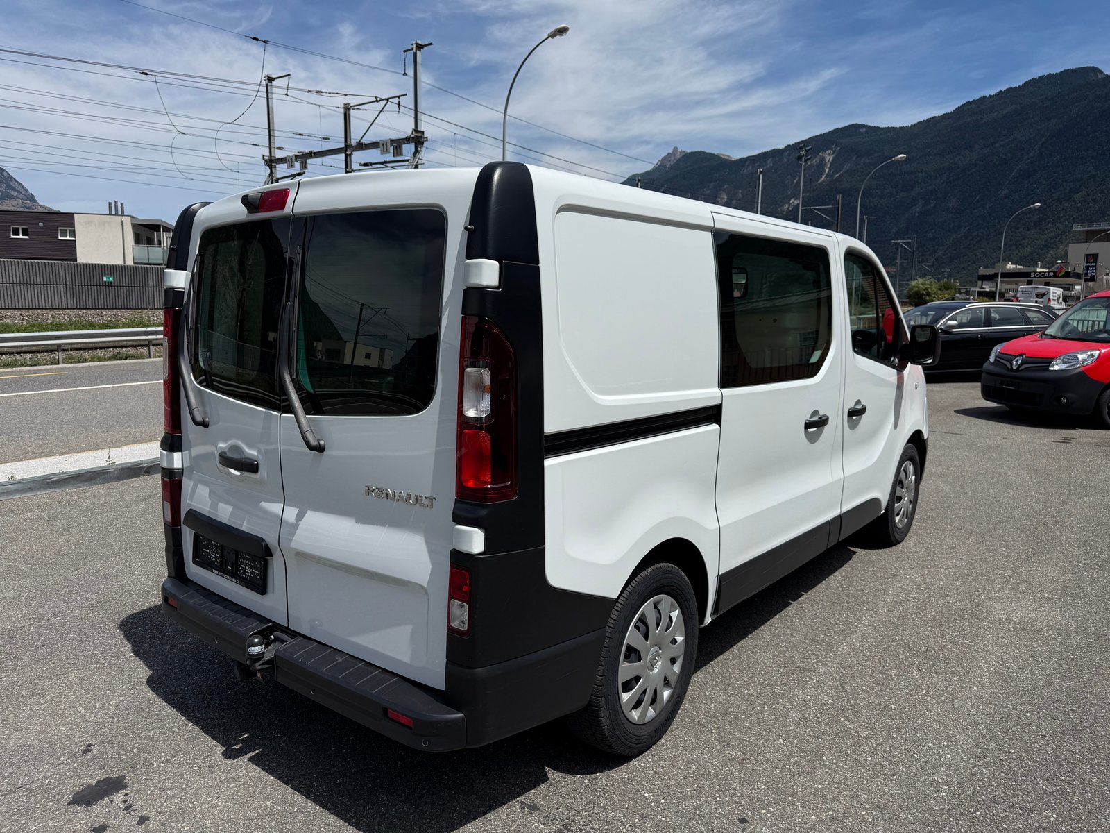 RENAULT Trafic 2.0 ENERGY dCi145 3.0t Business L1H1 A, Diesel, Second hand / Used, Automatic - 7