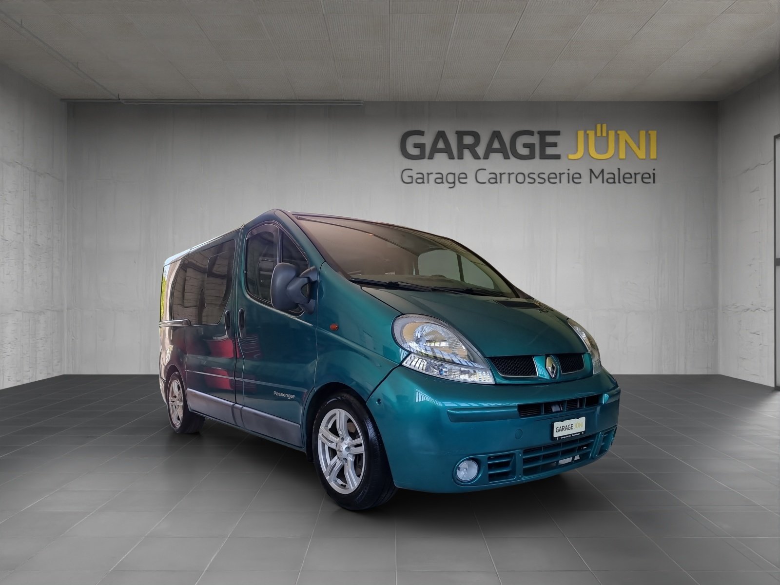 RENAULT Trafic Kombi Passenger 2.5 dCi 7 Plätze