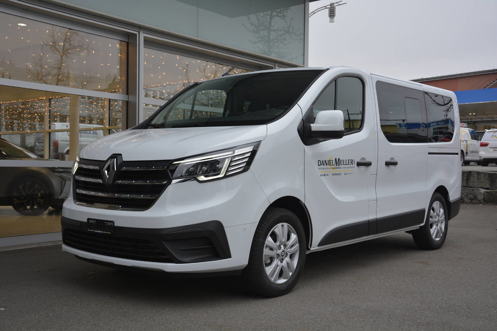 RENAULT Trafic Passenger 2.0 dCi Blue 170 techno EDC L1H1