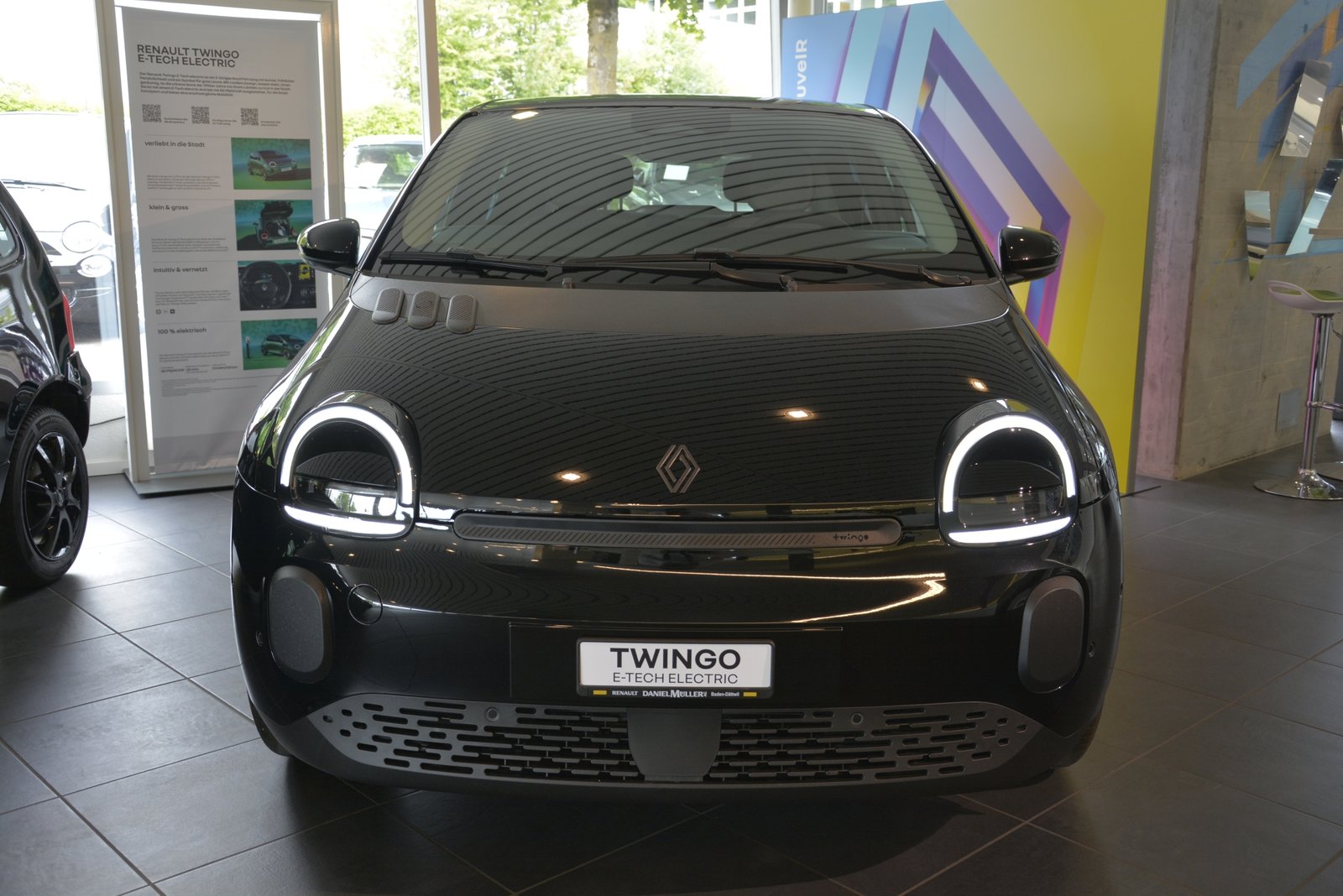 RENAULT TWINGO ELECTRIC techno 80PS Urban Range, Electric, Ex-demonstrator, Automatic - 2