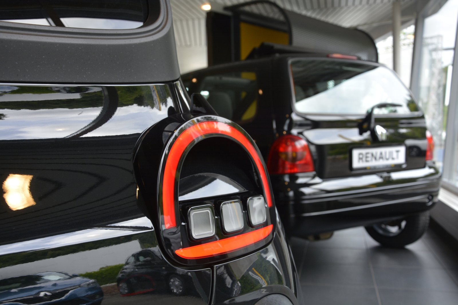 RENAULT TWINGO ELECTRIC techno 80PS Urban Range, Electric, Ex-demonstrator, Automatic - 4