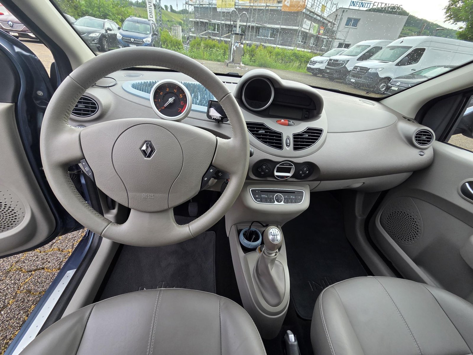 RENAULT Twingo 1.2 16V Initiale, Petrol, Second hand / Used, Manual - 7