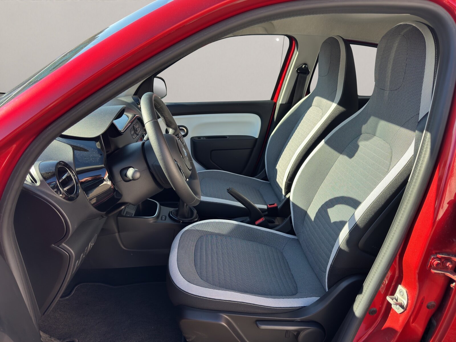 RENAULT Twingo 1.0 SCe 75 Life, Essence, Occasion / Utilisé, Manuelle - 6