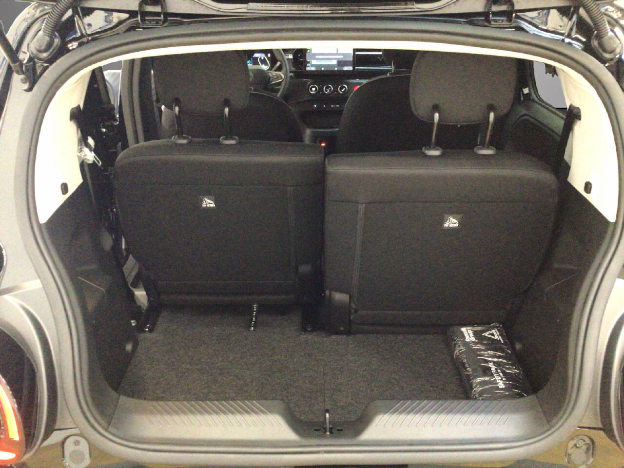 RENAULT Twingo E-Tech Urban Range techno, Electric, Ex-demonstrator, Automatic - 7