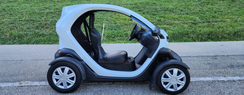 RENAULT Urban, Electric, Second hand / Used, Automatic - 2