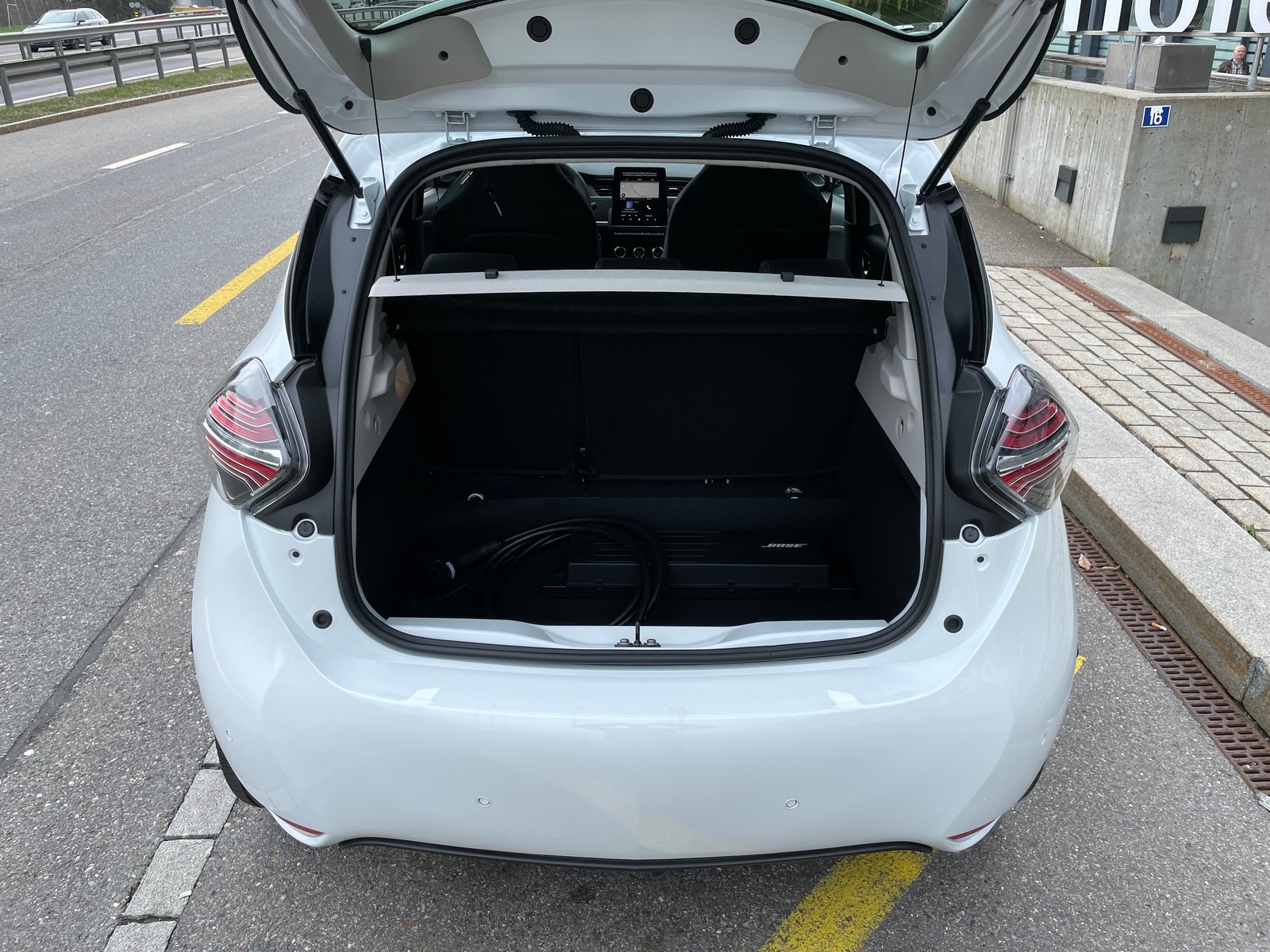 RENAULT Zoe R135 (incl. Batterie) Iconic, Électrique, Voiture nouvelle, Automatique - 7