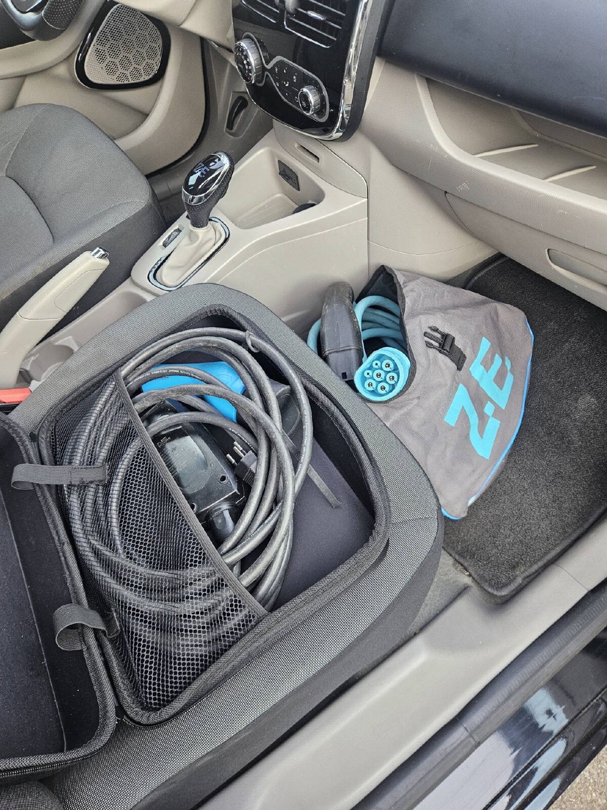 RENAULT Zoe Life, Electric, Second hand / Used, Automatic - 2