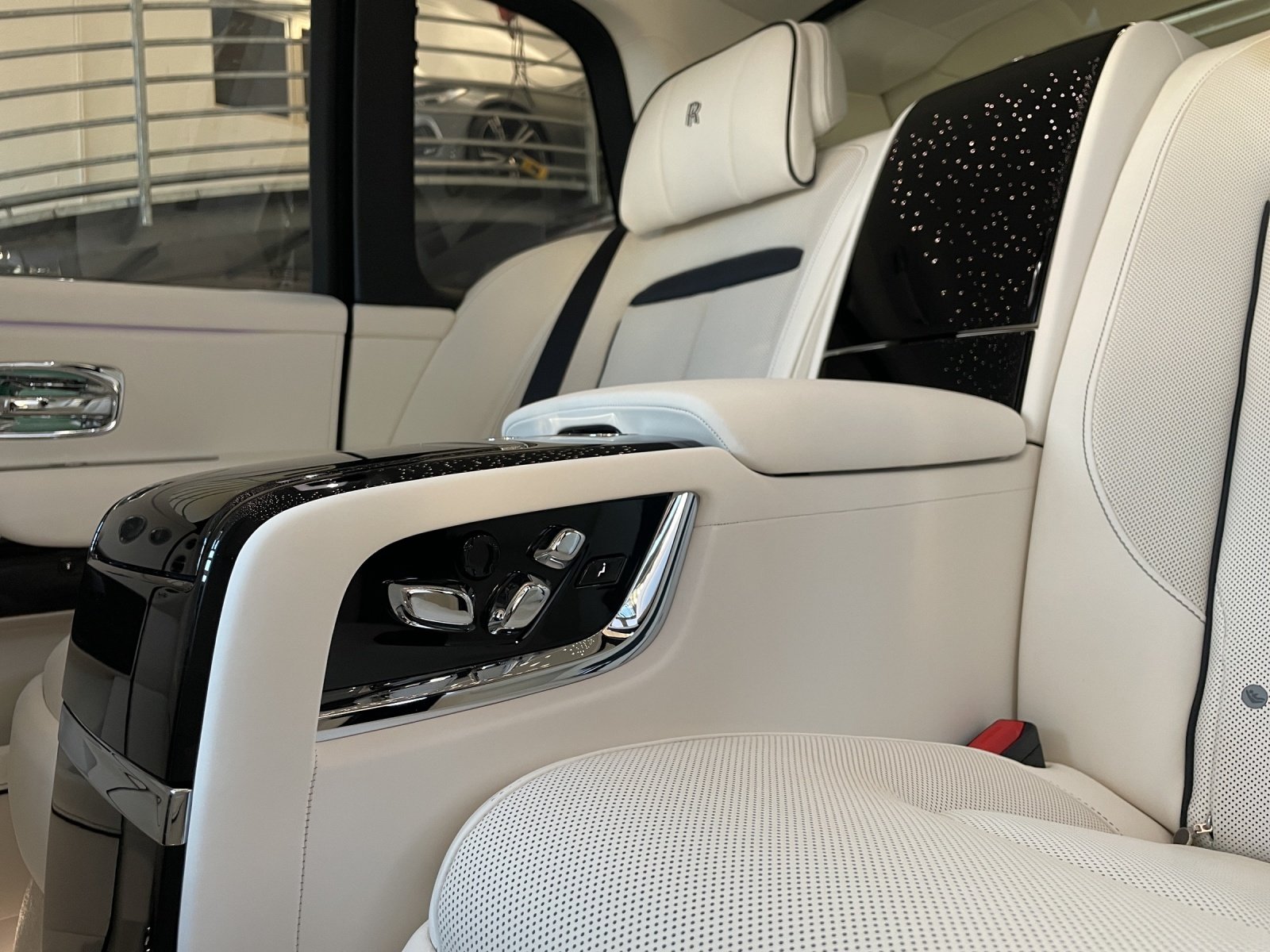ROLLS ROYCE CULLINAN 1 OF 20 KEYVANY HAYULA II BLUE EDITION, Benzin, Neuwagen, Automatik - 7