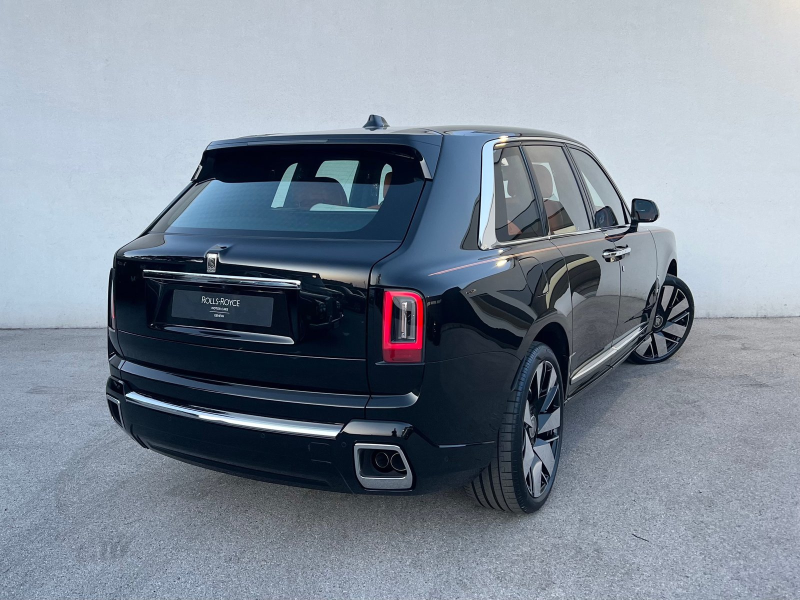 ROLLS ROYCE Cullinan 6.7 V12, Petrol, New car, Automatic - 2