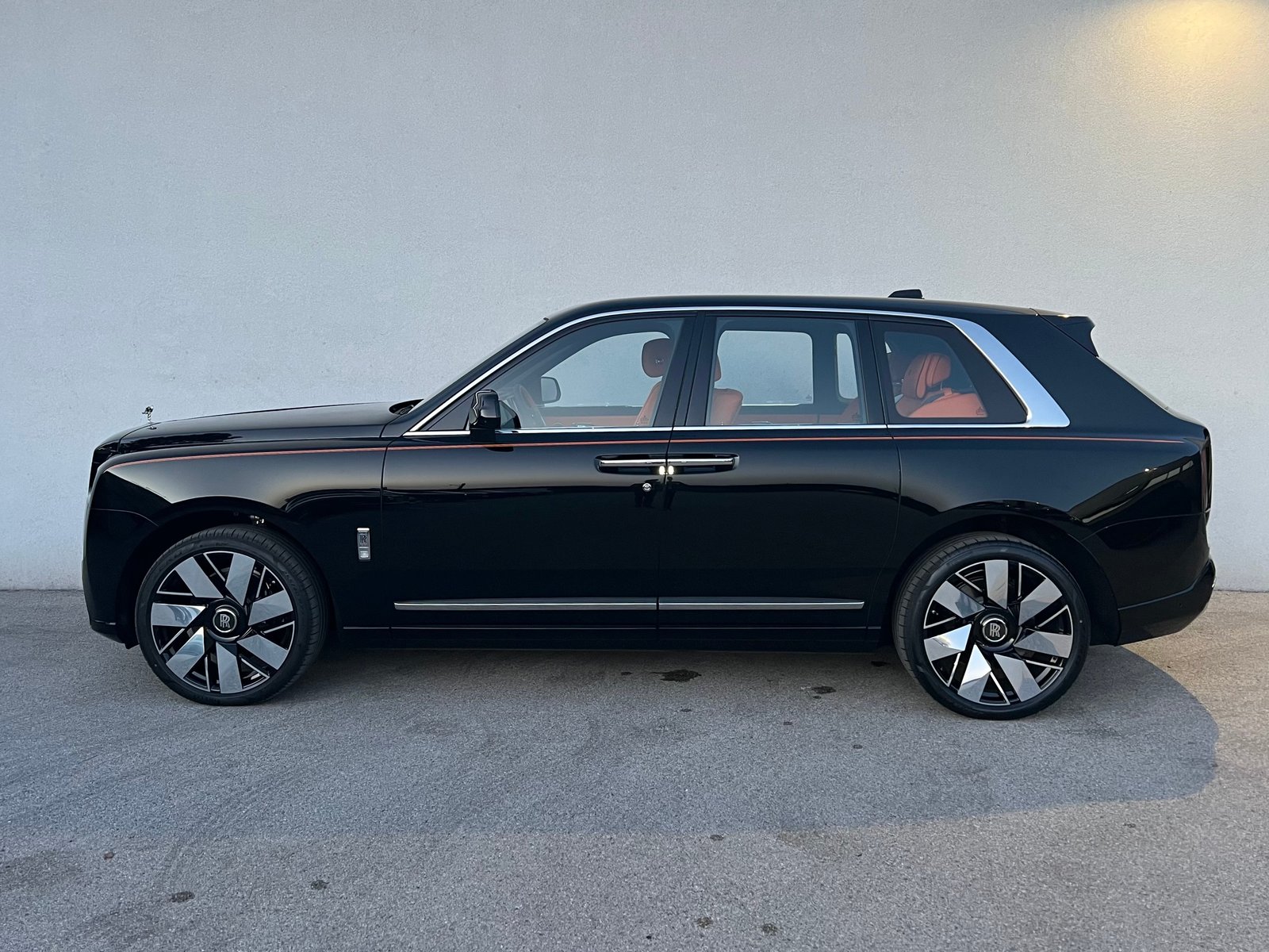 ROLLS ROYCE Cullinan 6.7 V12, Petrol, New car, Automatic - 3