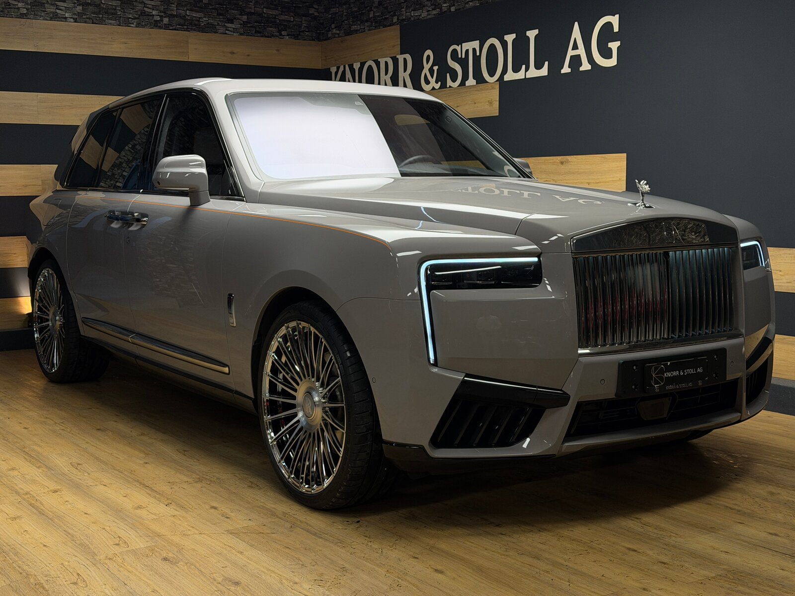 ROLLS ROYCE Cullinan 6.7 V12 Silver Badge
