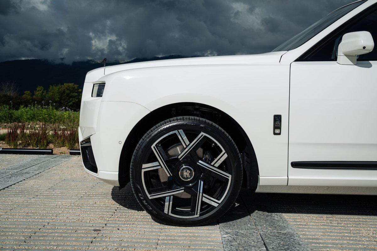 ROLLS ROYCE Cullinan 6.7 V12 Black Badge, Petrol, Ex-demonstrator, Automatic - 3