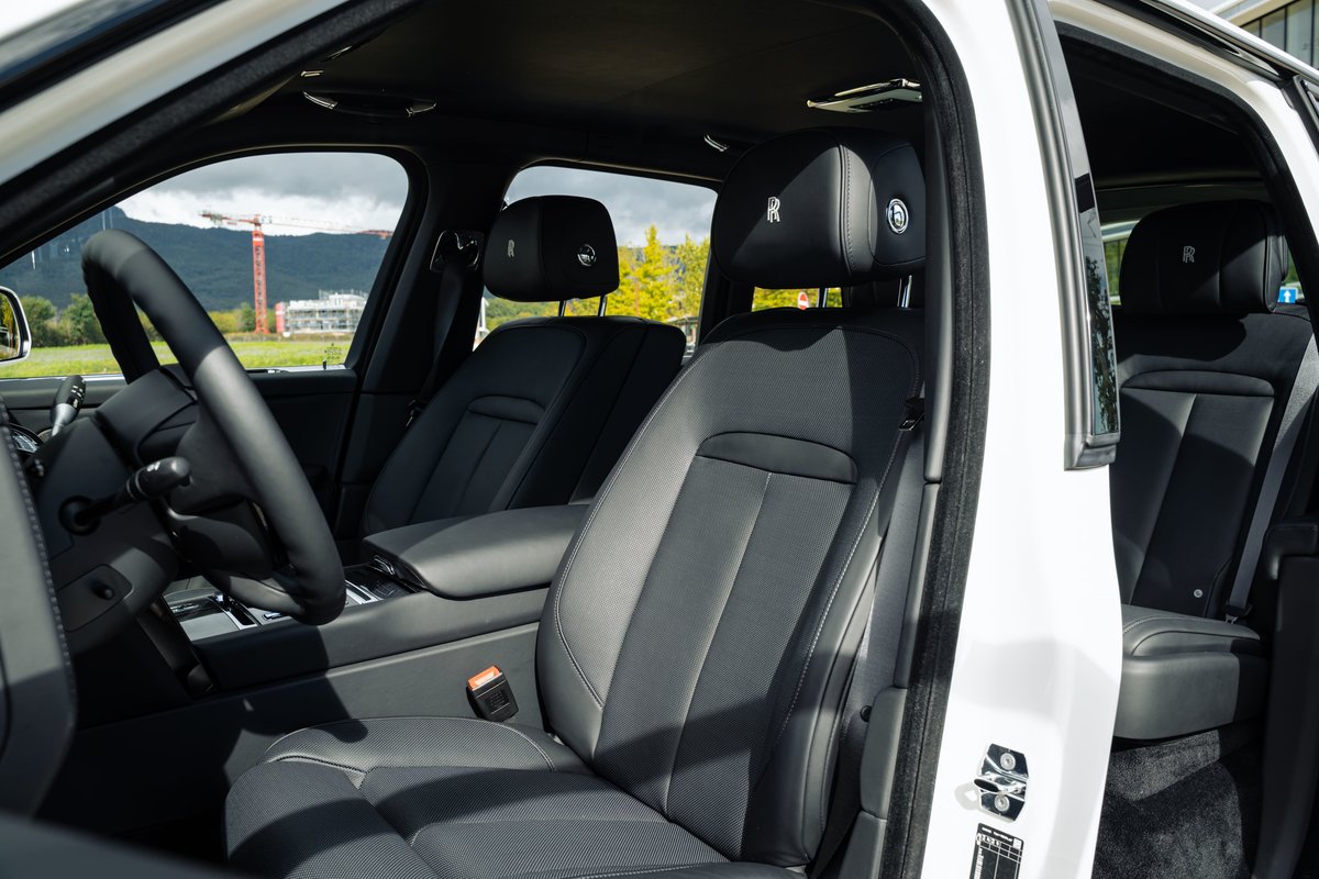 ROLLS ROYCE Cullinan 6.7 V12 Black Badge, Petrol, Ex-demonstrator, Automatic - 4