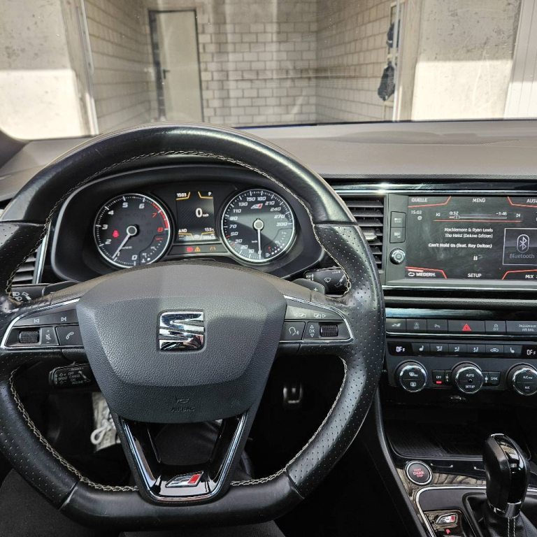 SEAT LEON Cupra 300, Essence, Occasion / Utilisé, Automatique - 3