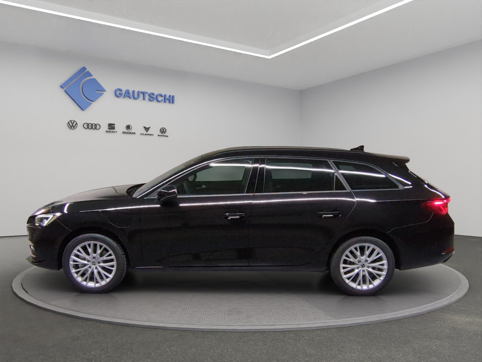 SEAT Leon ST 1.5 eHybrid pHEV DSG Style, Plug-in-Hybrid Petrol/Electric, New car, Automatic - 2